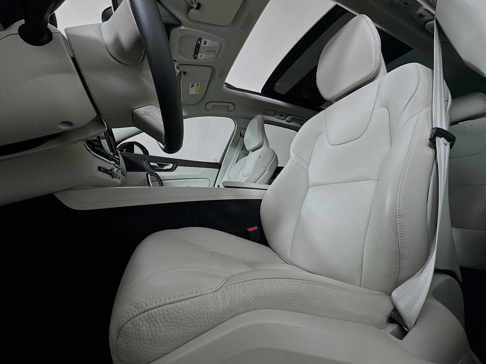 Certified Used 2025 Platinum Grey Volvo Core image 19