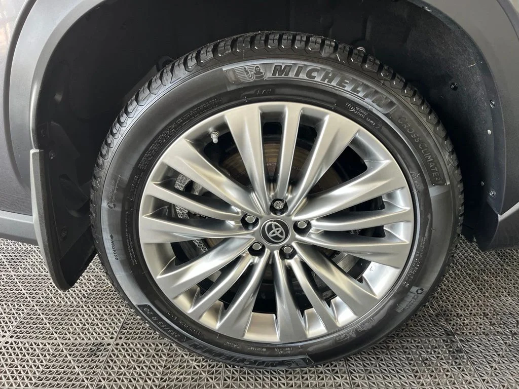 Used 2024 Gray Toyota Platinum image 27