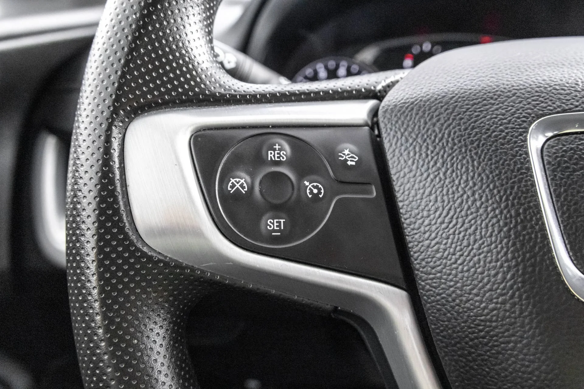 Used 2024 Sterling Metallic GMC SLE image 23