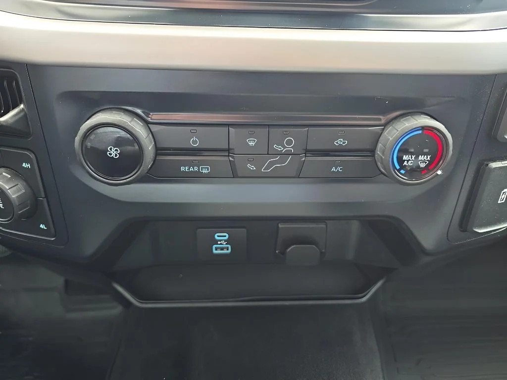 Used 2023 Brown Ford XLT image 17