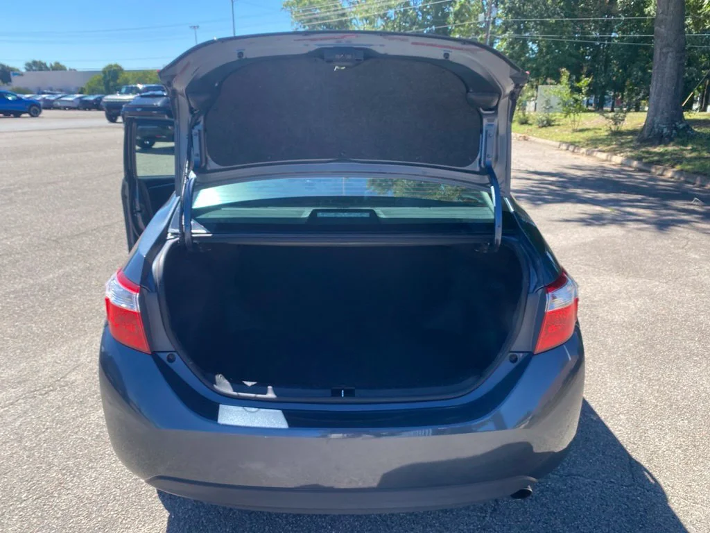 Used 2015  Toyota L image 30