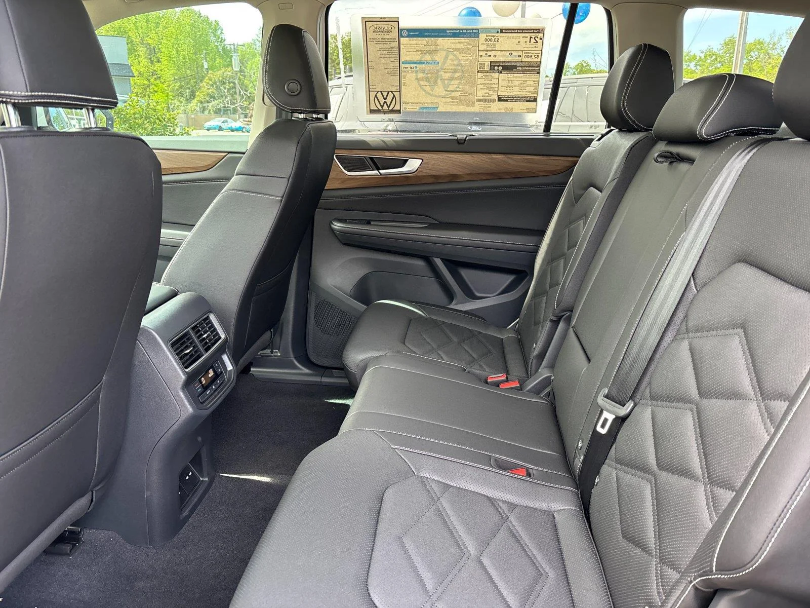 New 2025 Pure White Volkswagen 2.0T SE w/Technology image 32