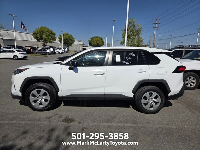 Used 2022 White TOYOTA LE image 7