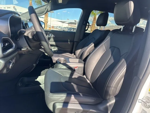 2026 Chrysler Pacifica Select - Photo 21