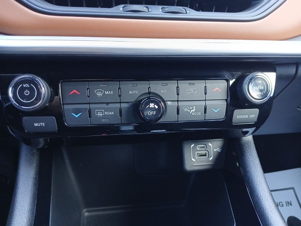 Used 2024 Silver Jeep Limited image 15