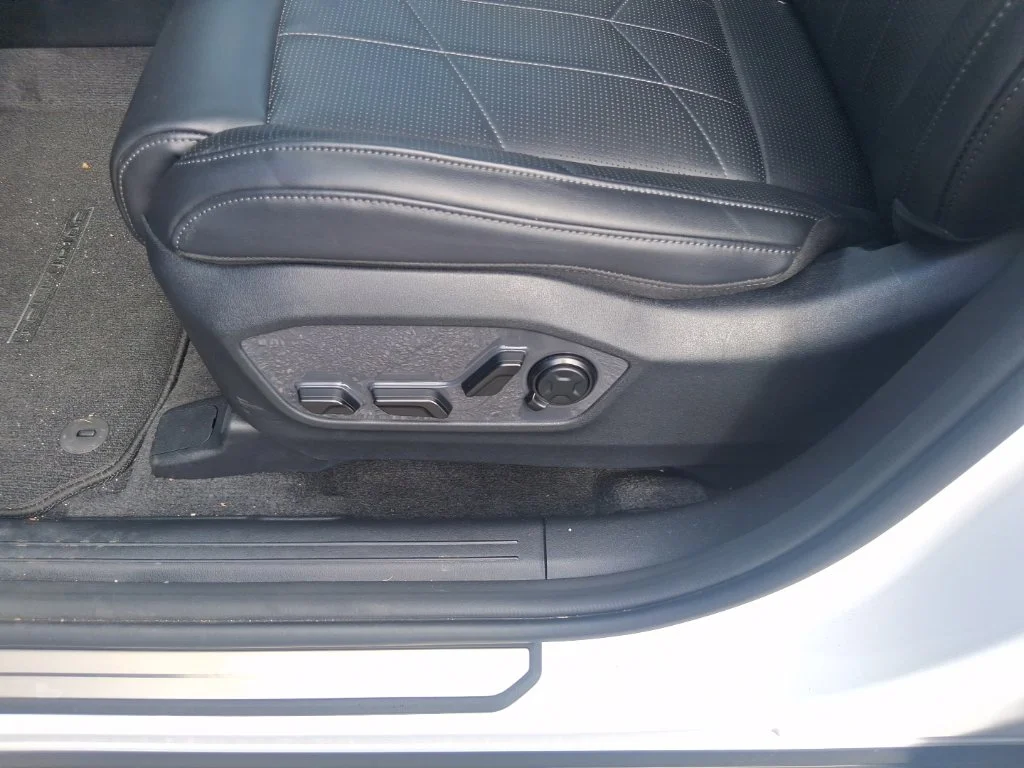 Used 2027 White Kia  image 11