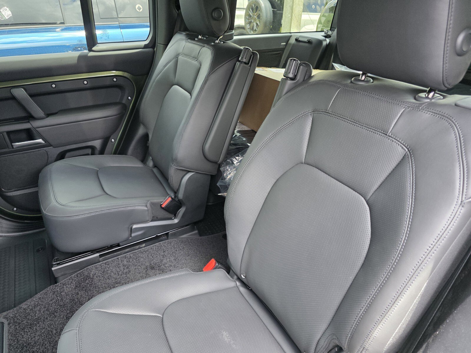 New 2026 Woolstone Green Land Rover P400 X-Dynamic SE image 14