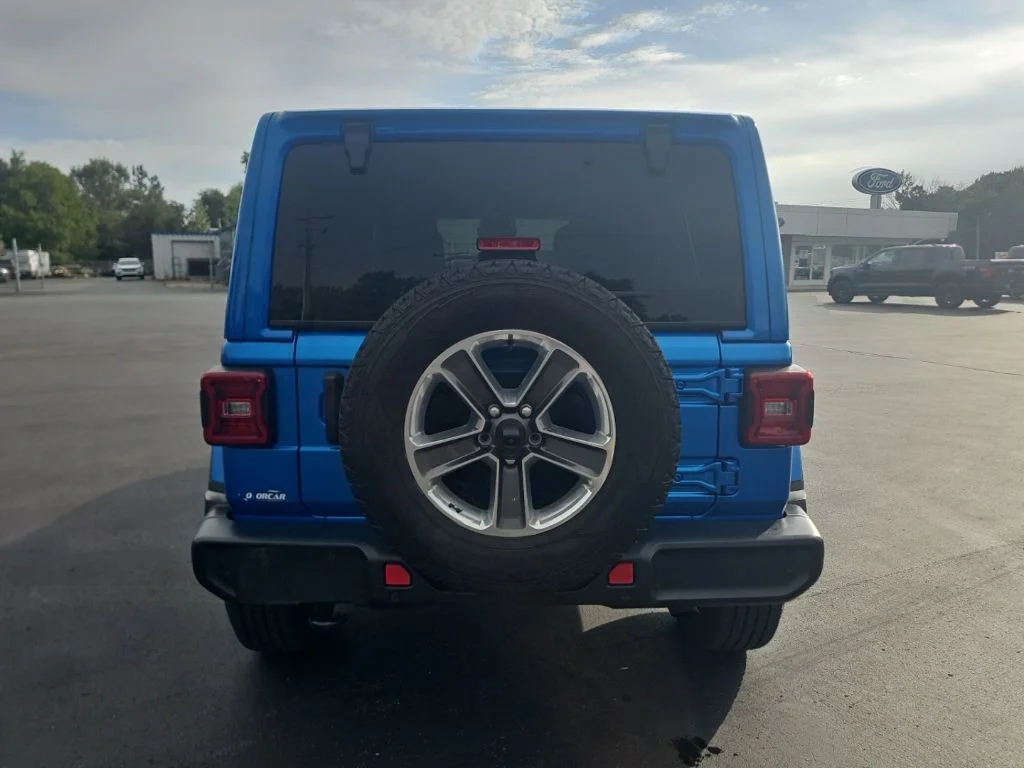 Used 2022 Hydro Blue Pearlcoat Jeep Unlimited Sahara image 6