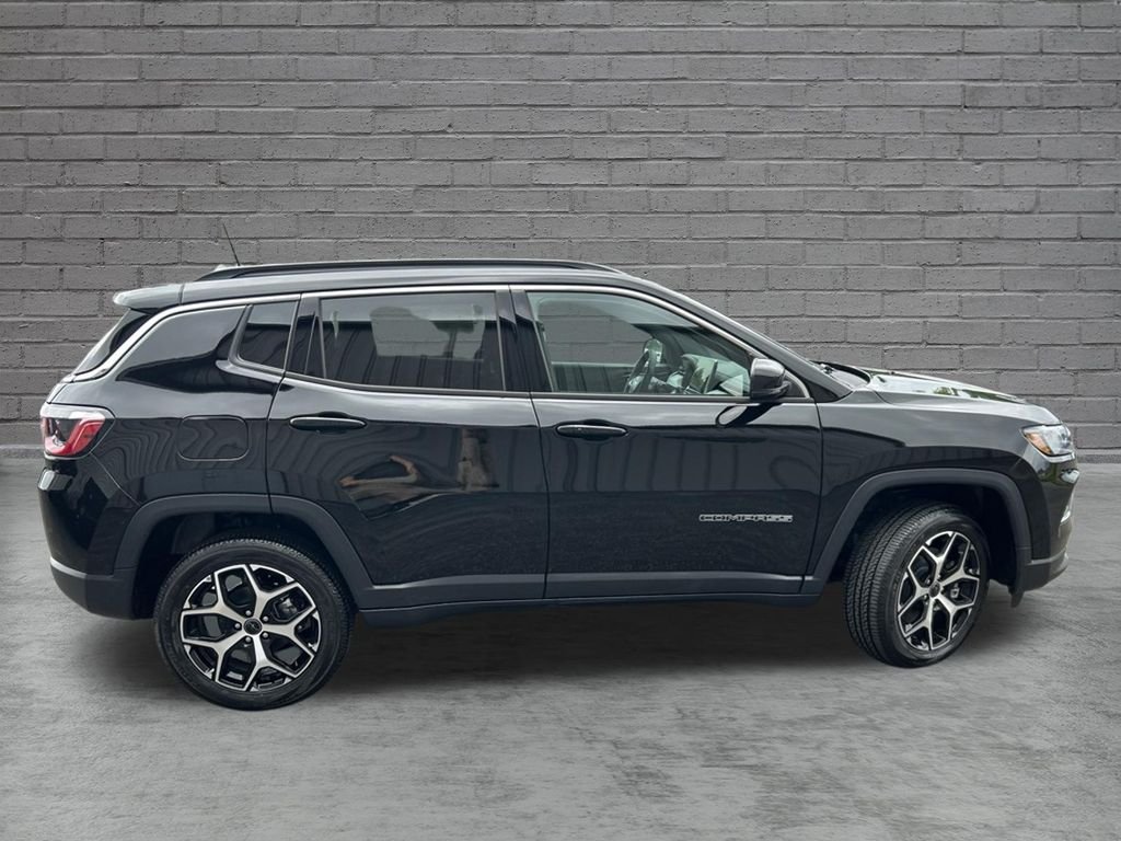 New 2026 Diamond Black Crystal Pearlcoat Jeep Limited image 9