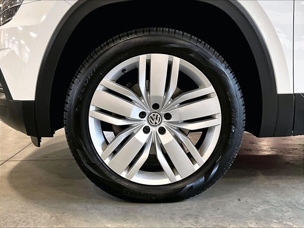 Used 2019 White Volkswagen 3.6L V6 SE image 7