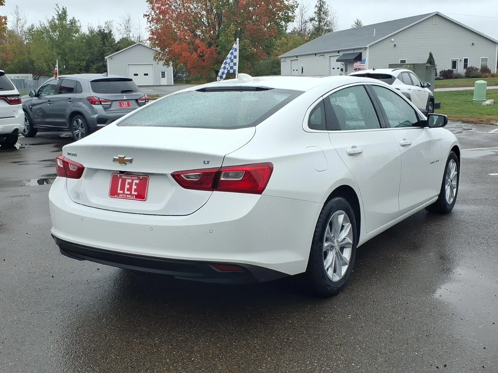 Used 2024 Summit White Chevrolet LT image 5