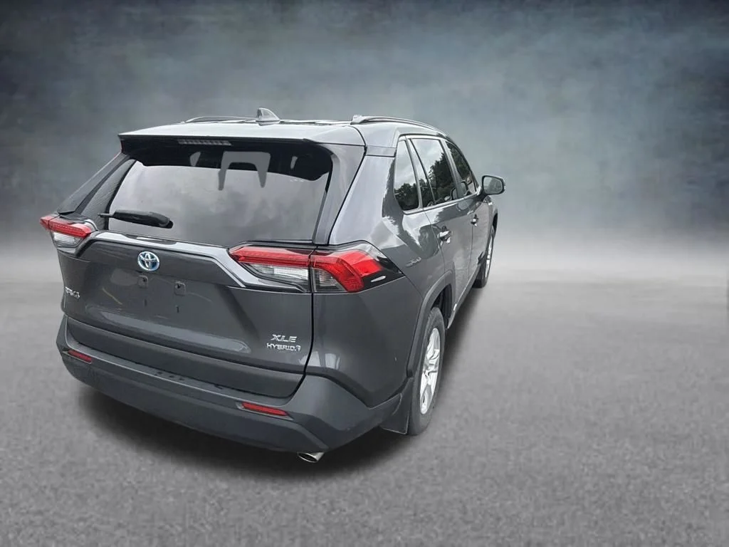Used 2021 Gray Toyota XLE image 5