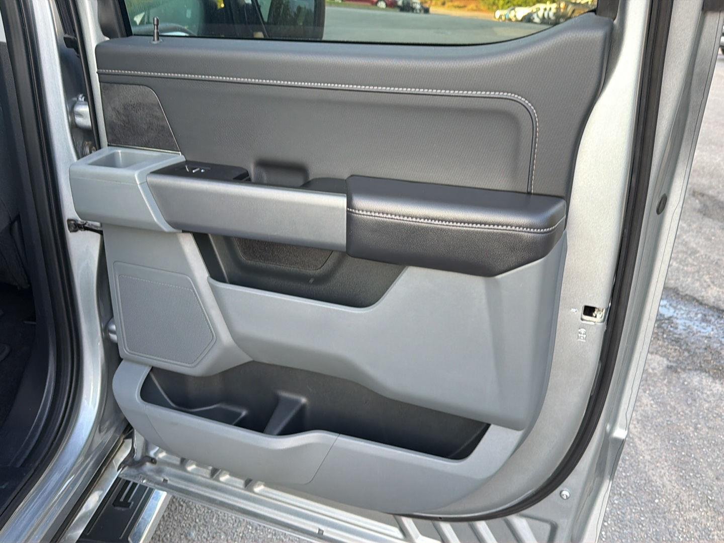 Used 2025 Iconic Silver Ford XLT image 15