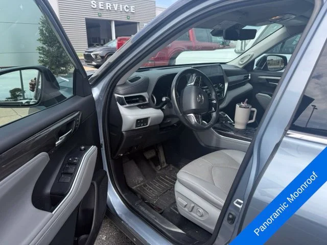 Used 2021 Moon Dust Toyota Platinum image 11