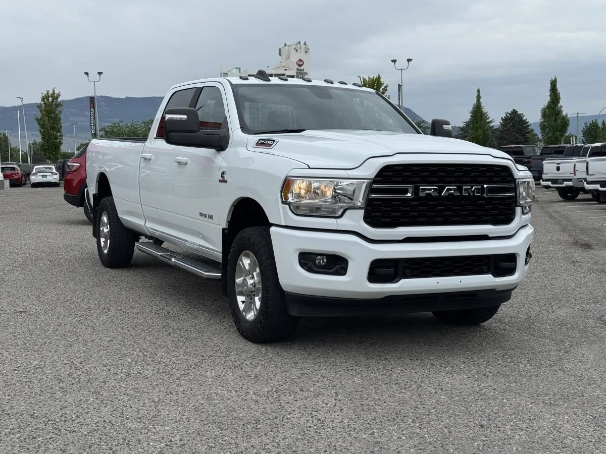 Used 2023 White RAM Big Horn image 4