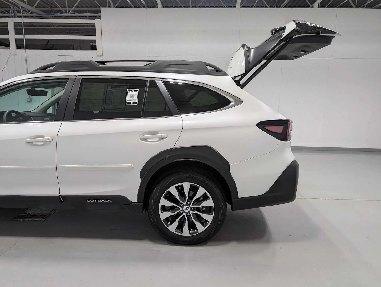 Used 2025 Crystal White Pearl Subaru Limited image 11