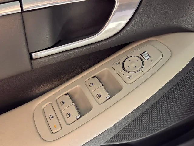 Used 2023 Gray Hyundai SEL image 29