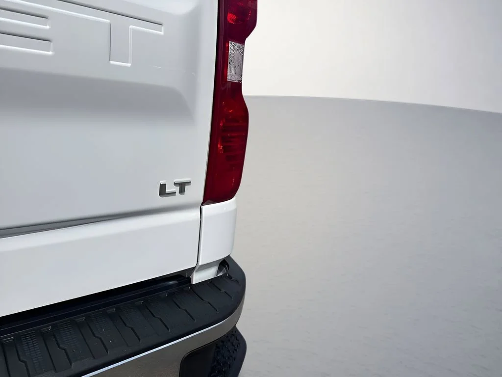Used 2025 Summit White Chevrolet LT image 35