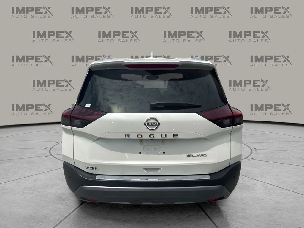 Used 2023 White Nissan SL image 4