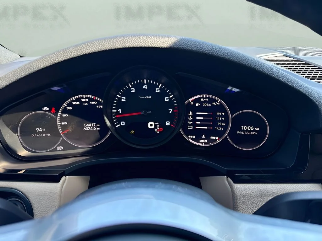 Used 2022  Porsche Base image 25