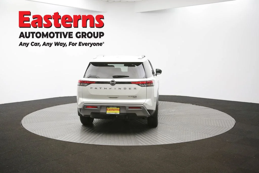 Used 2022 White Nissan Platinum image 42
