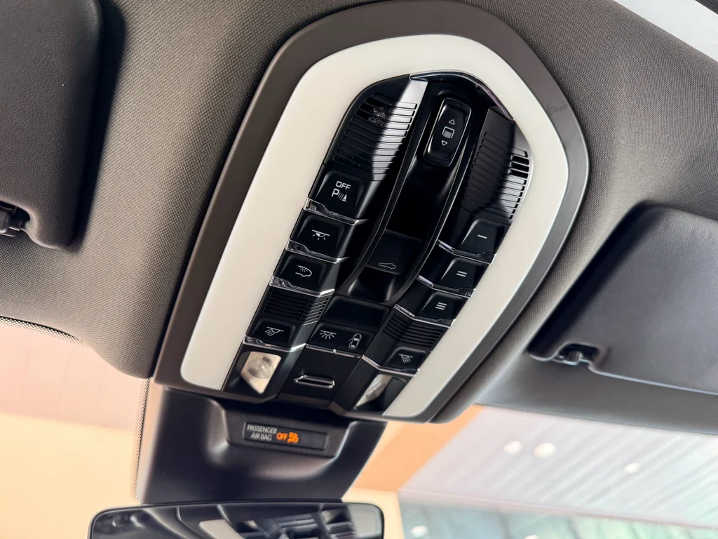 Used 2019 Night Blue Metallic Porsche Base image 24