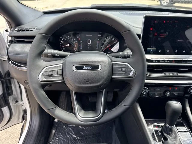New 2026 White Jeep Latitude image 21