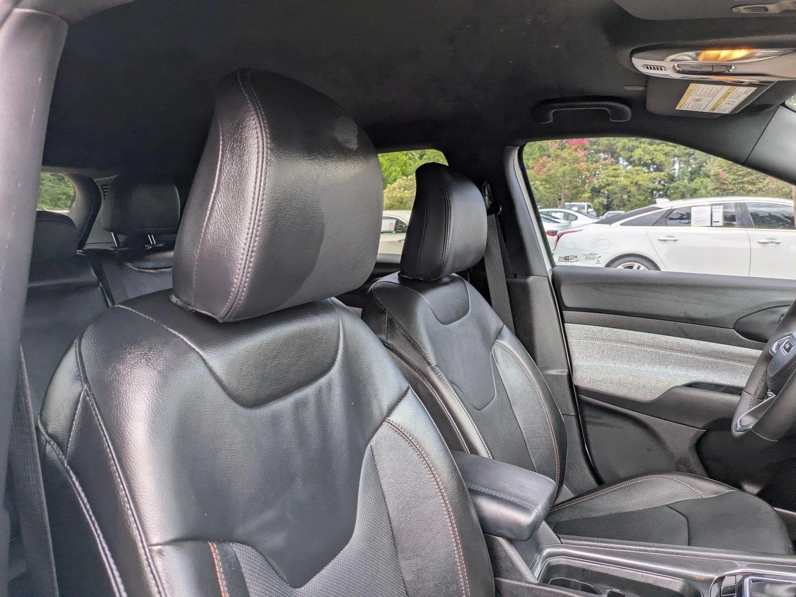 Used 2023 Bright White Clearcoat Jeep Latitude Lux image 34