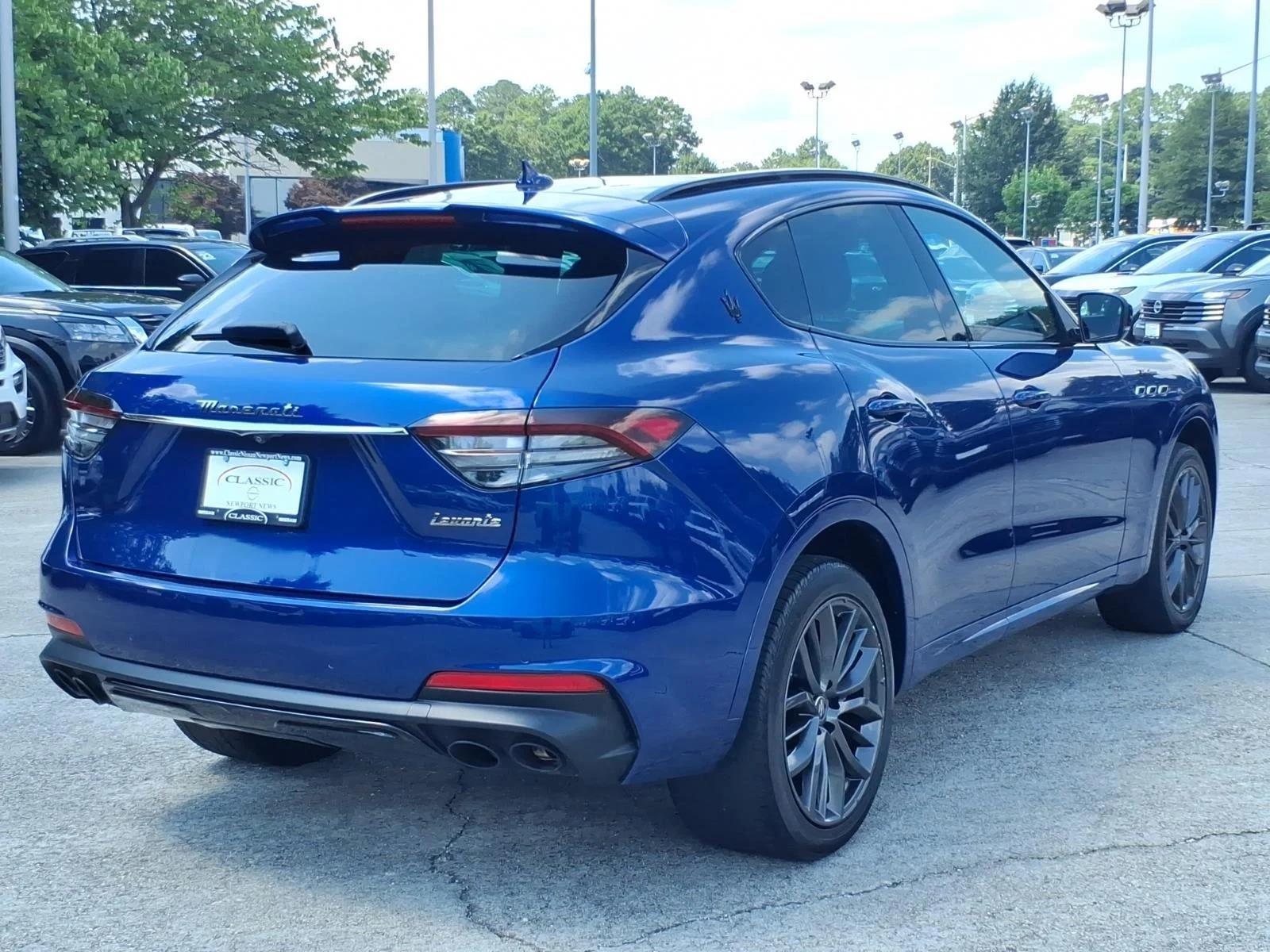 Used 2022 Blu Emozione Metallic Maserati Modena image 7
