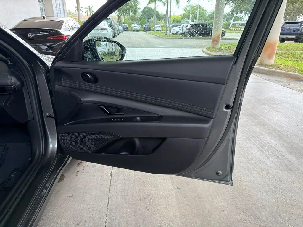 Used 2025 Gray Hyundai SEL Sport image 33
