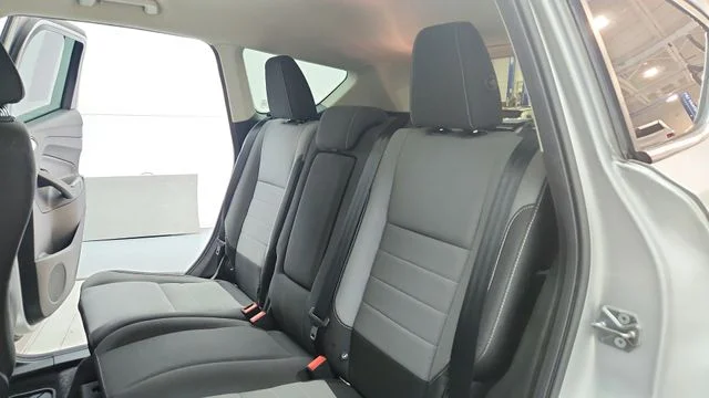 Used 2016 Silver Ford SE image 18