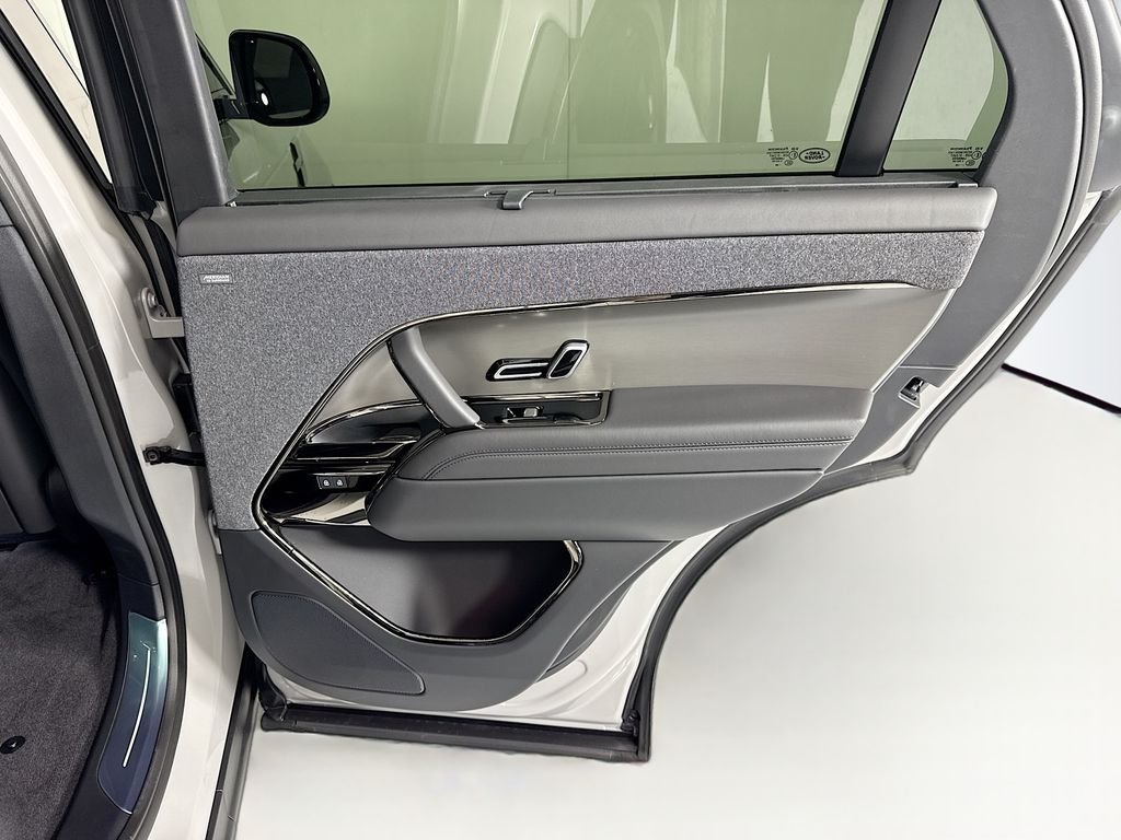 New 2026 Borasco Grey Land Rover Dynamic SE image 29
