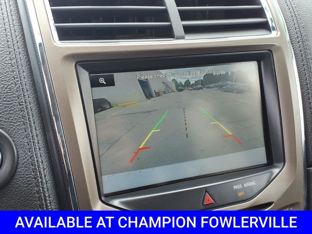 Used 2015 White Lincoln Base image 19