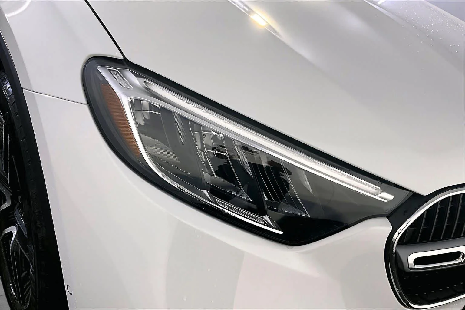 New 2026 MANUFAKTUR Moonlight White Metallic Mercedes-Benz GLC 300 image 16
