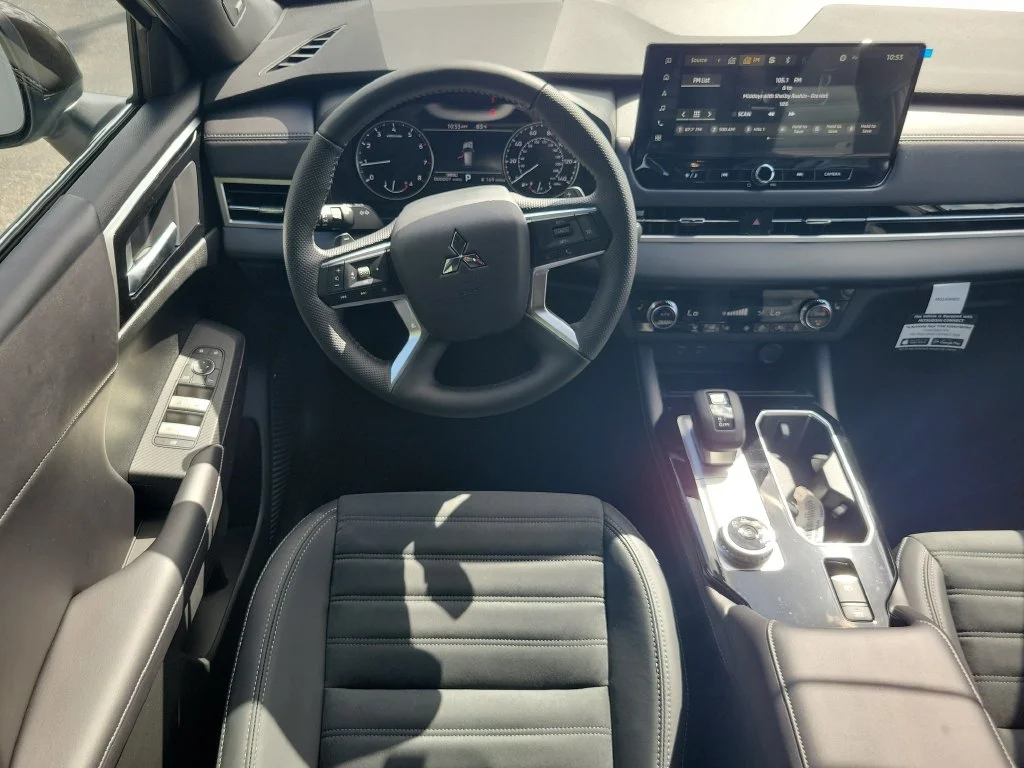 New 2026 White Mitsubishi LE 1.5T 2WD image 16