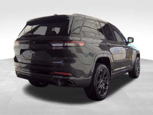 Used 2025 Gray Jeep Summit image 4