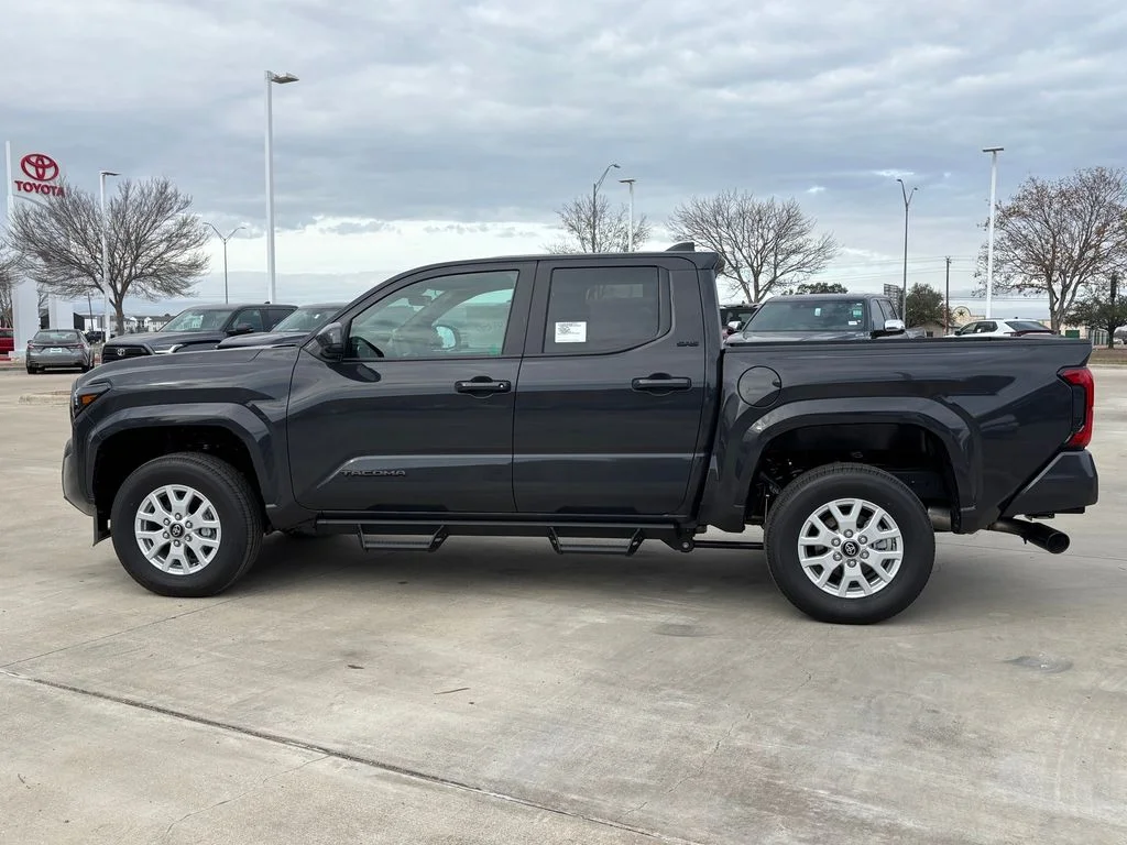 2025 Toyota Tacoma SR5 - Photo 24