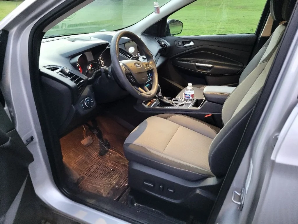 Used 2017 Silver Ford SE image 3