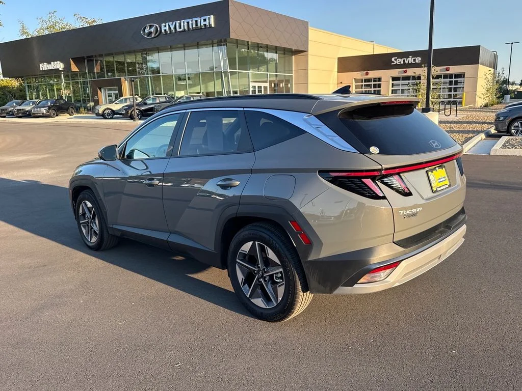 Used 2026 Gray Hyundai SEL Premium image 5