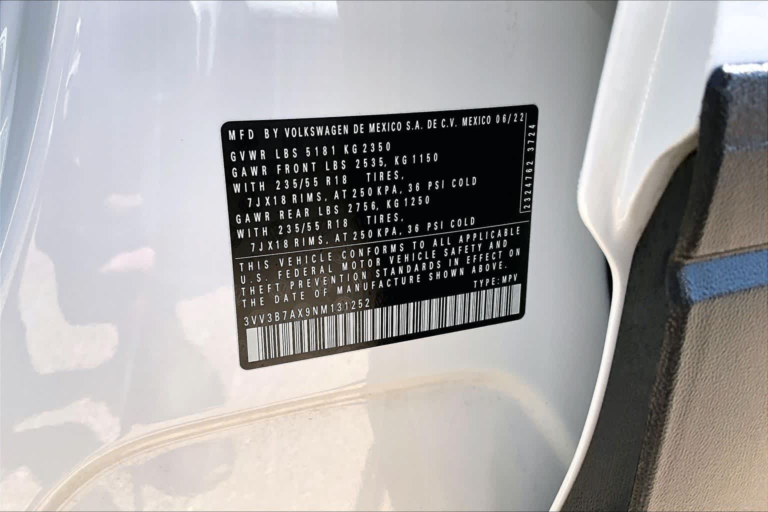 Used 2022 Pure White Volkswagen SE image 23