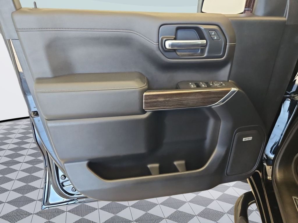Used 2020 Black Chevrolet RST image 10
