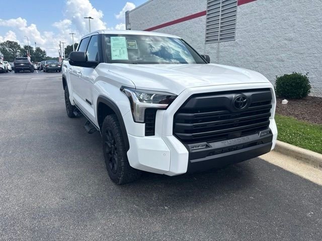 Used 2025  Toyota SR5 image 1