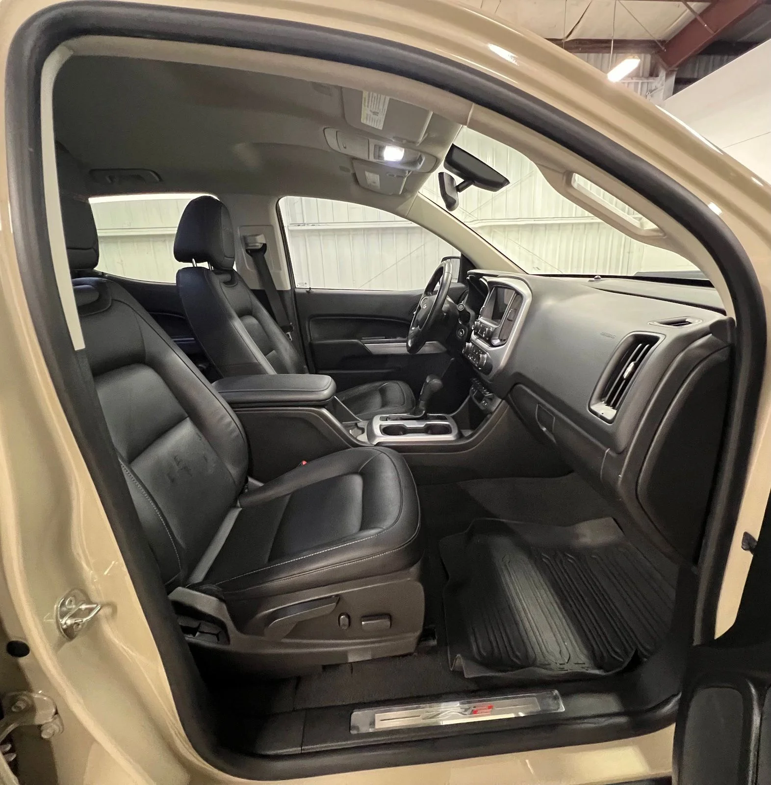 Used 2021 Beige Chevrolet ZR2 image 18