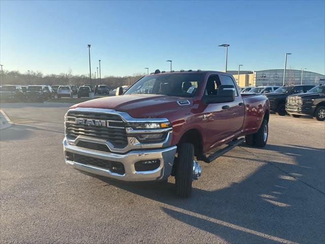 New 2026 Molten Red Pearl-Coat Exterior Paint RAM TRADESMAN image 4