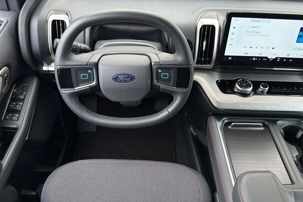 Used 2025 Oxford White Ford Active image 16
