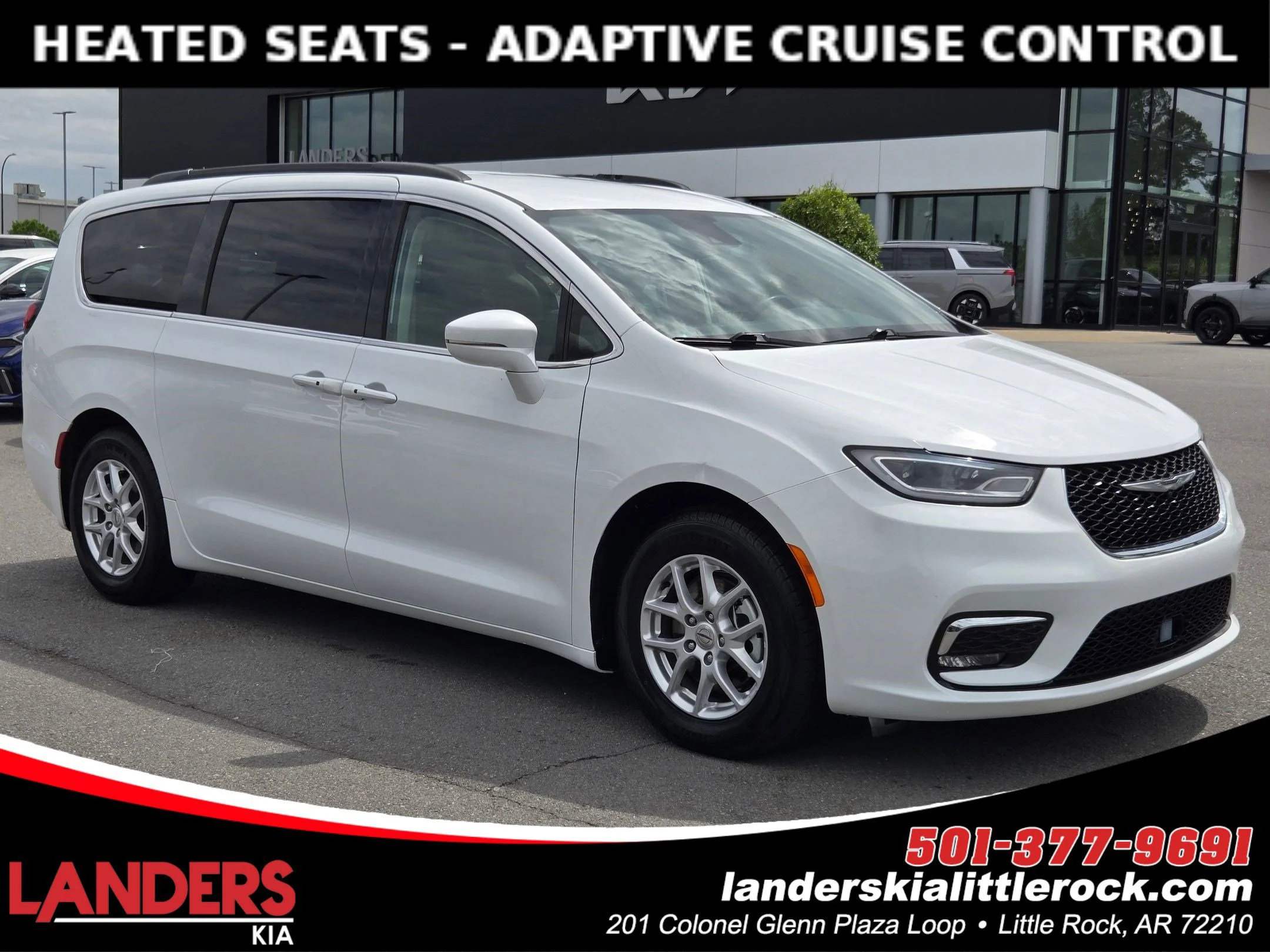 2022 Chrysler Pacifica Touring L's photo