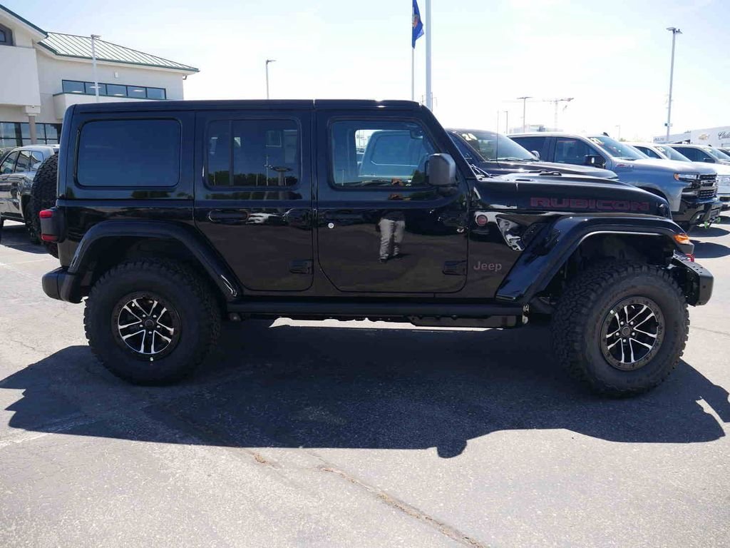 New 2026 Black Clear-Coat Exterior Paint Jeep  image 23
