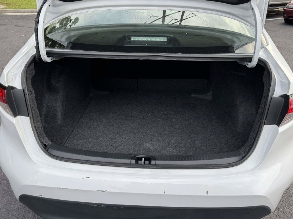 Used 2025 White Toyota LE image 17