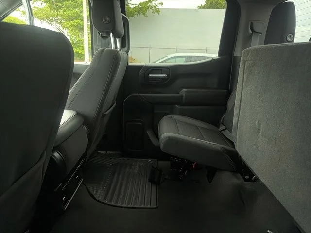 Used 2022 White Chevrolet Custom image 18