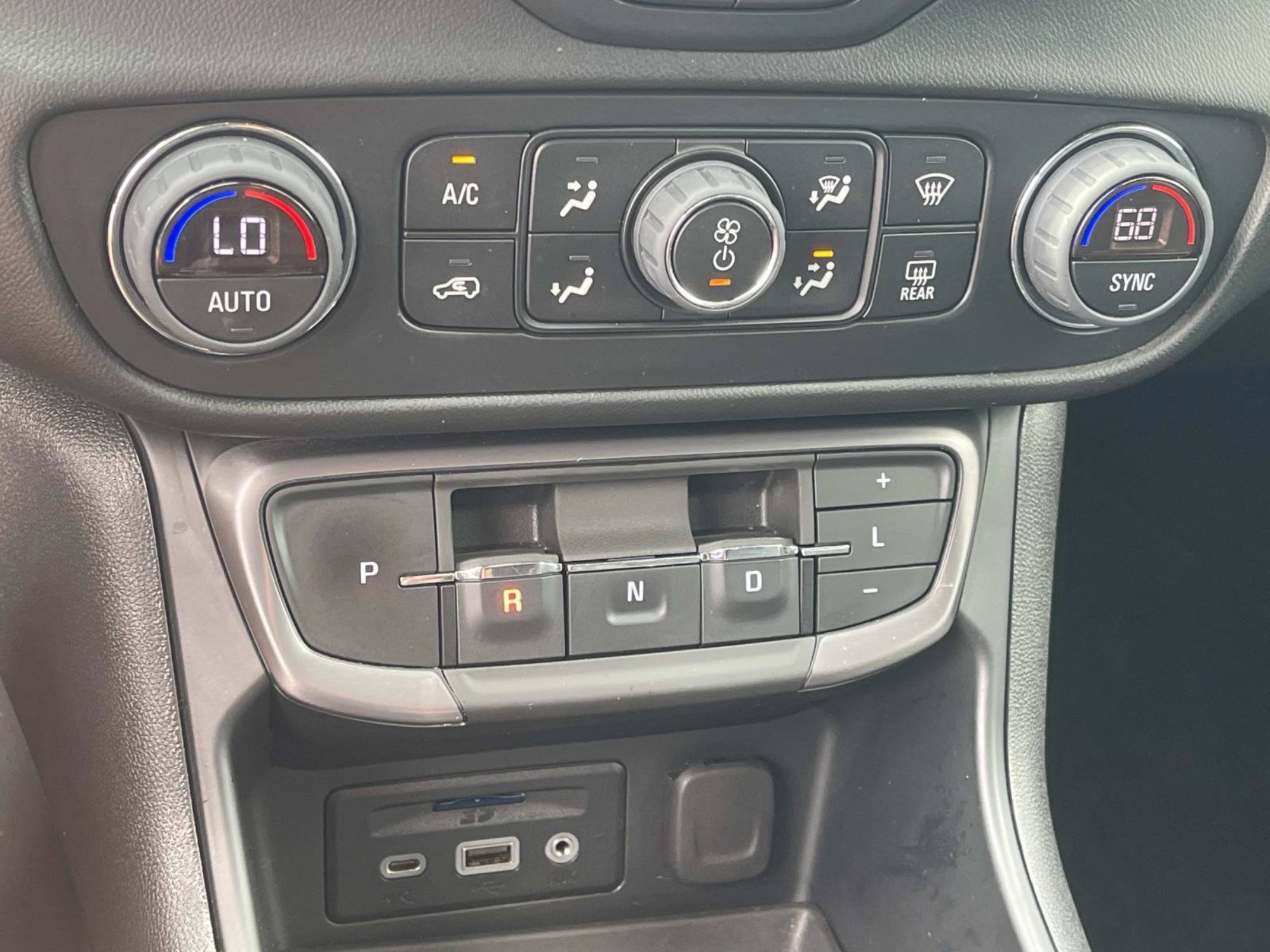 Used 2023 Summit White GMC AT4 image 32